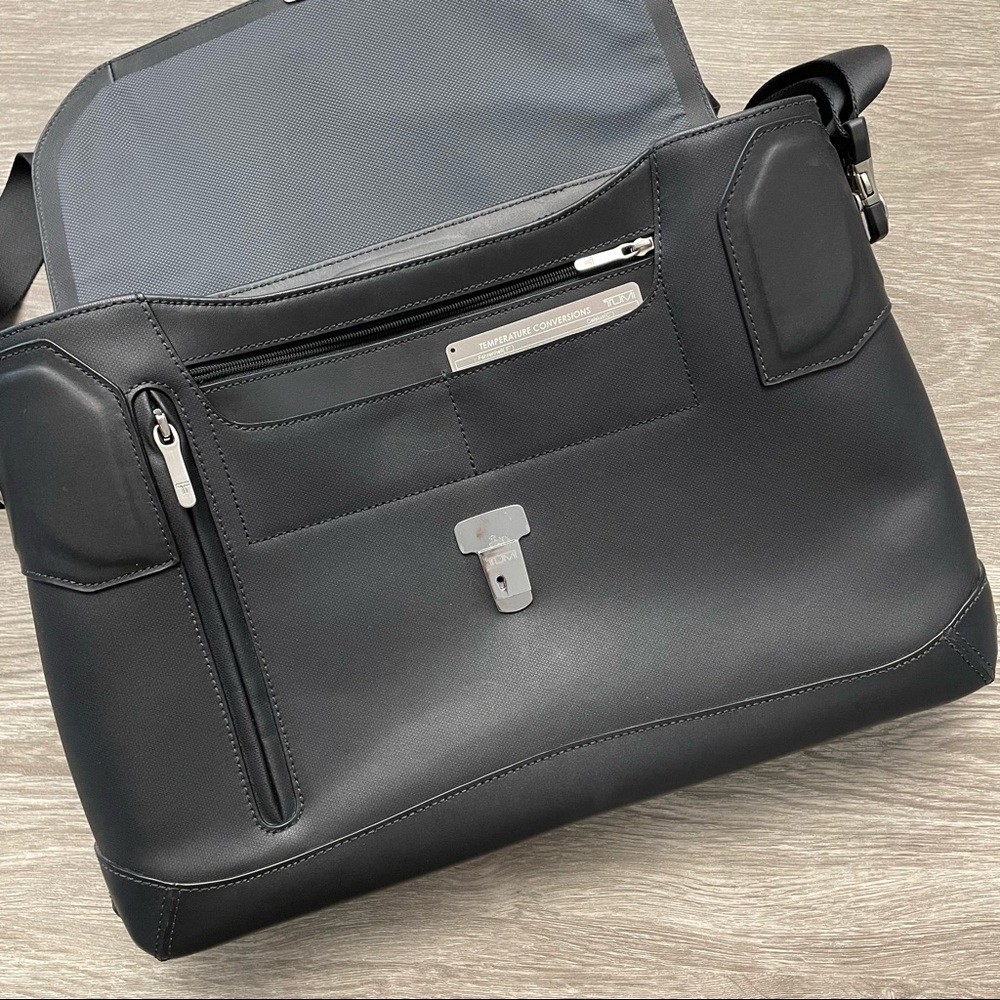Tumi Black Leather Formula T Collection Coupe Slim Brief Top-Loading Briefcase - Picture 4 of 16